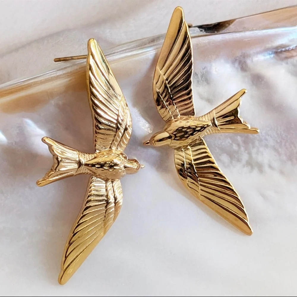 Gold large sparrow earrings
Stainless steel waterproof bird earrings studs - Picture 9 of 10